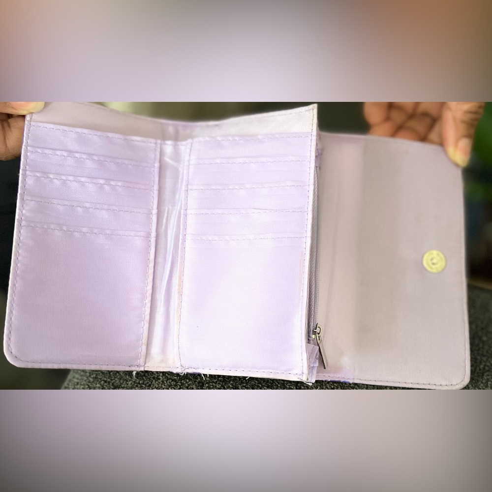 Holographic Wallet with Hearts and a Bow - Picture 2 of 4